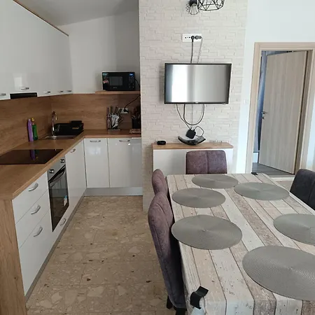 By The Sea Apartment *
