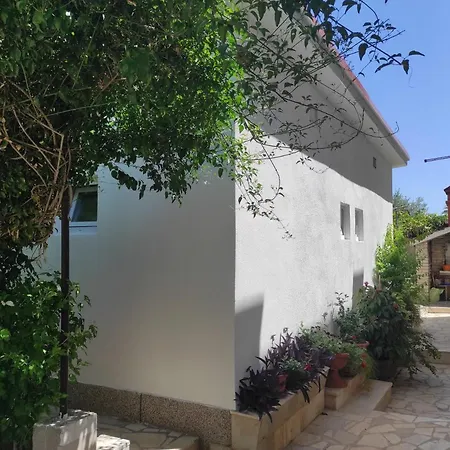 By The Sea Apartman