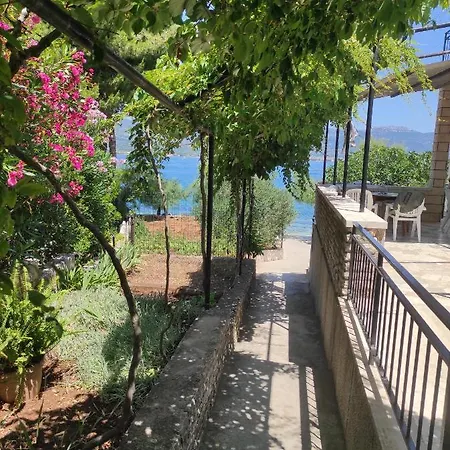 By The Sea Apartman *