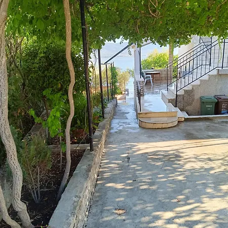 By The Sea Apartman *