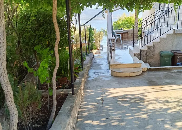 By The Sea Апартаменты *